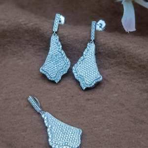 Slight Allure Pendant Set