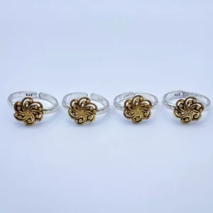 Petal Symphony: Dual-Tone Floral Toe Ring