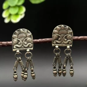 Sleek Radiance: Modern Silver Earrings for Every Occasion