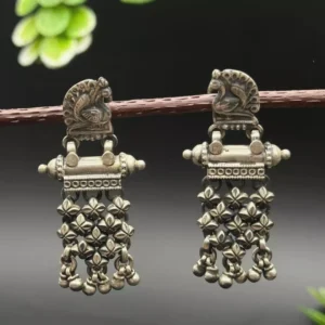 Timeless Grace: Modern Silver Earrings for Effortless Elegance