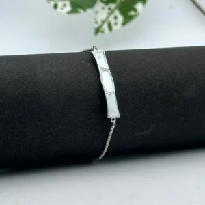 Pearl Essence: Silver Chain Bracelet