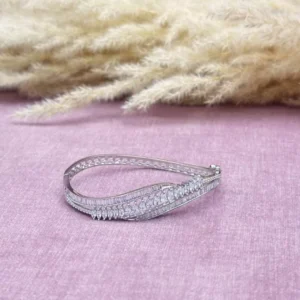 Jade Radiance: Silver Kara Elegance