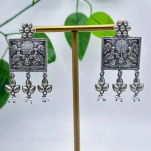 Midnight Gleam Stud Earrings