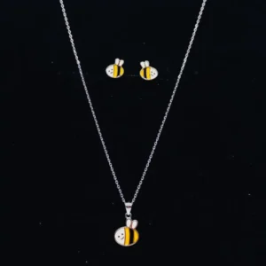 Buzzing Charm Pendant Set